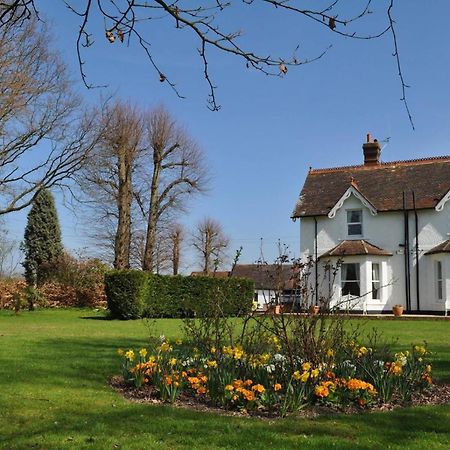 Hookwood Lodge London Gatwick Horley Bagian luar foto