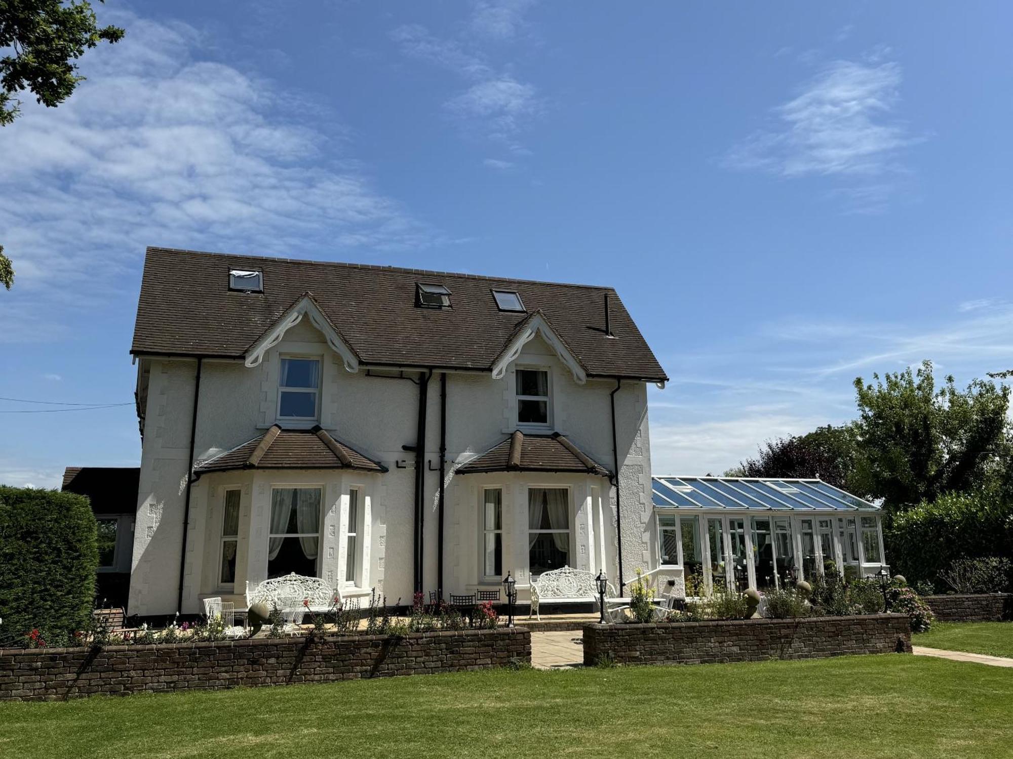 Hookwood Lodge London Gatwick Horley Bagian luar foto