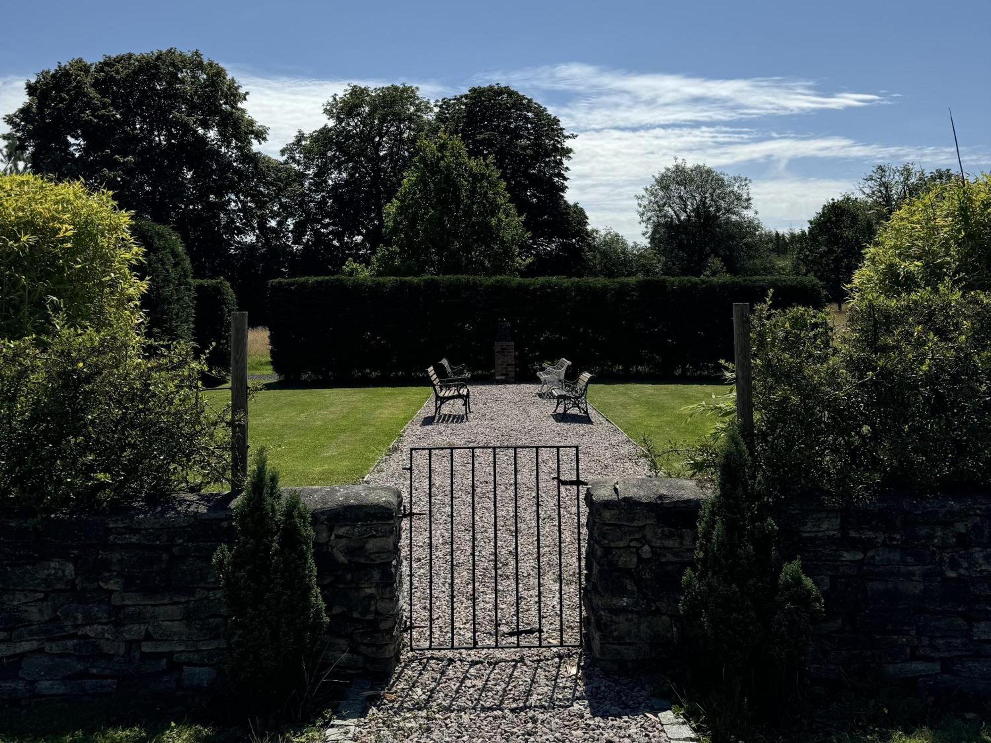 Hookwood Lodge London Gatwick Horley Bagian luar foto