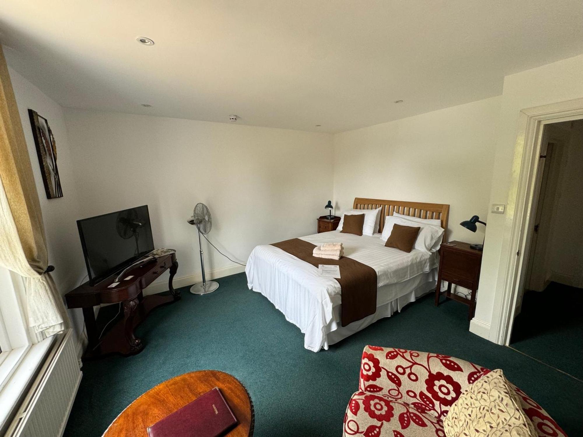 Hookwood Lodge London Gatwick Horley Ruang foto